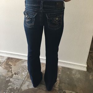 Silver Jeans length is 34. Worn twice.