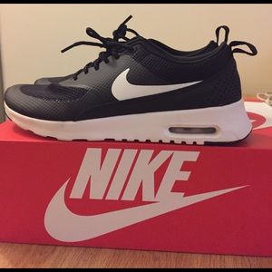 Women's NIKE sneakers