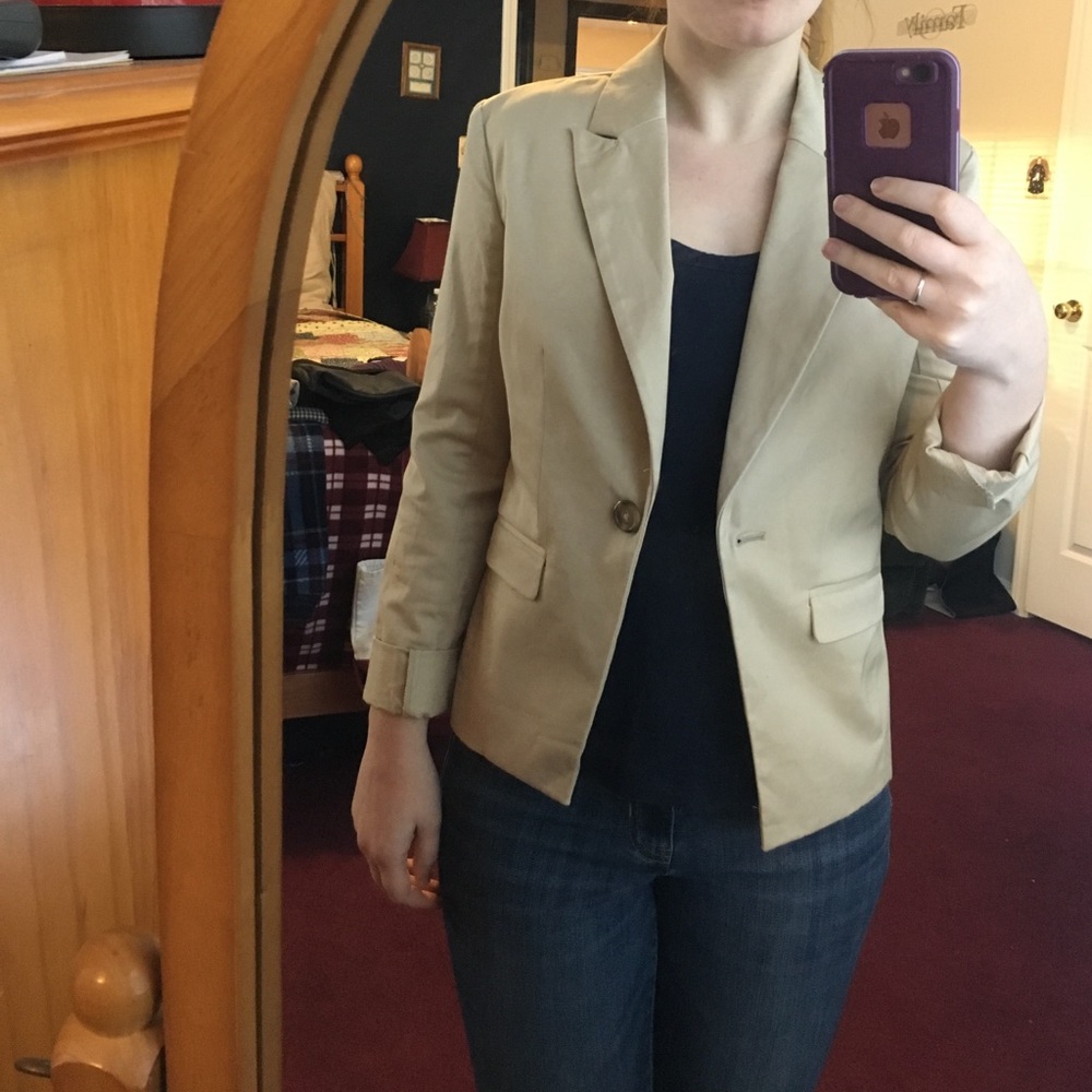 Fitted tan blazer