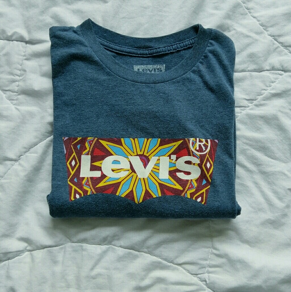 Levi's logo tee