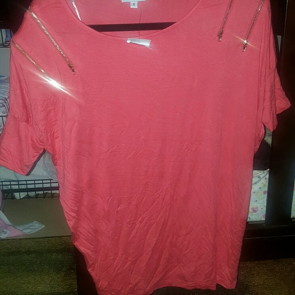 Guess- zip tee - Picture 2 of 2