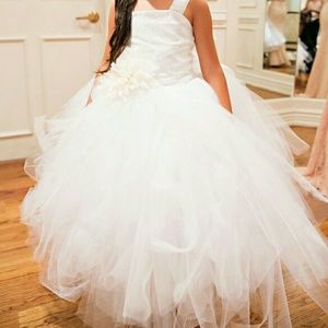 Beautiful flower girl dress!!