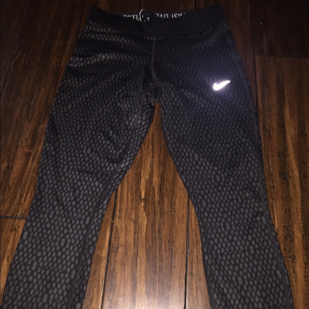 Nike pro cropped leggings