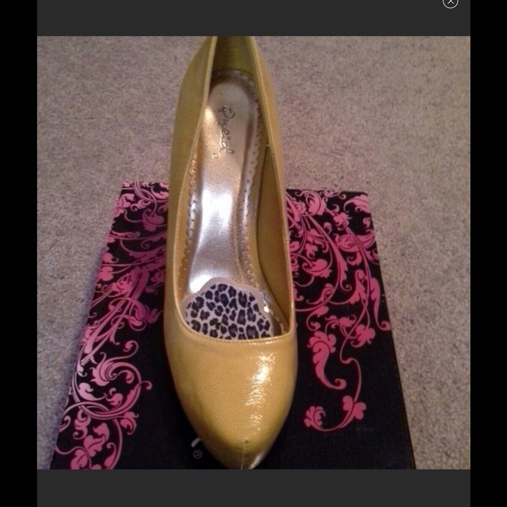 Mustard Colored Pumps