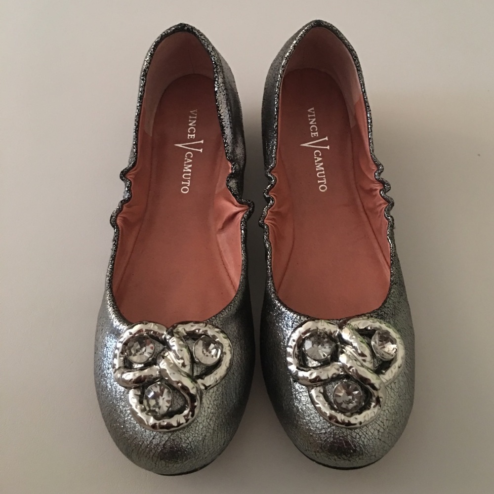 ✨NIB ✨ VINCE CAMUTO Silver metallic jeweled flats