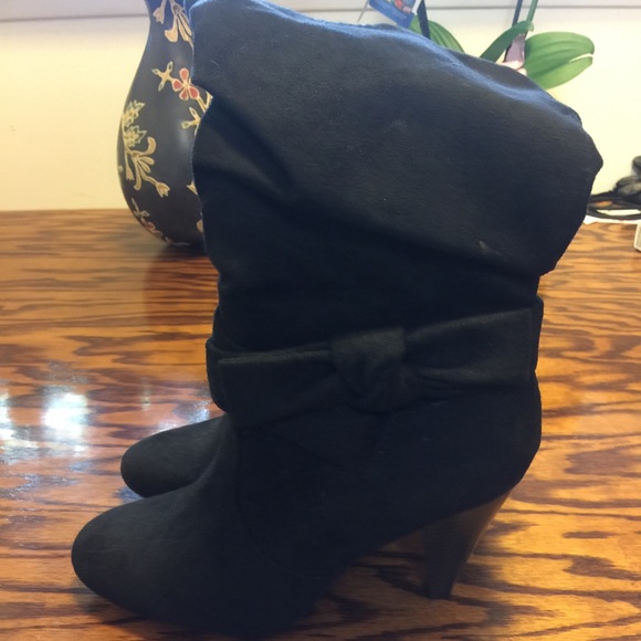 Black boots - Picture 3 of 4