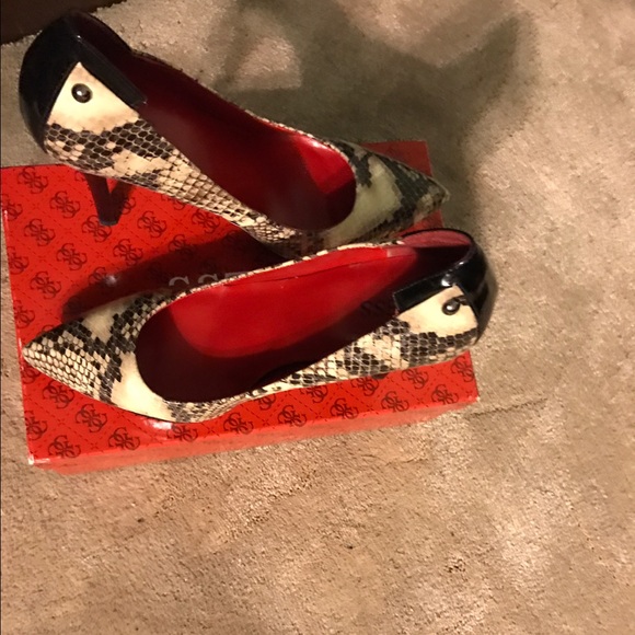 Guess pump - Picture 2 of 3