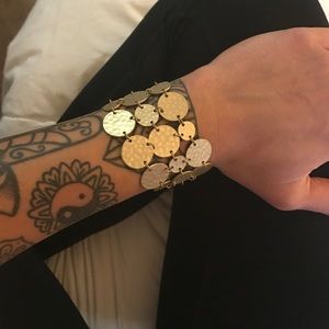 NWT FRANCESCAS GOLD BRACELET