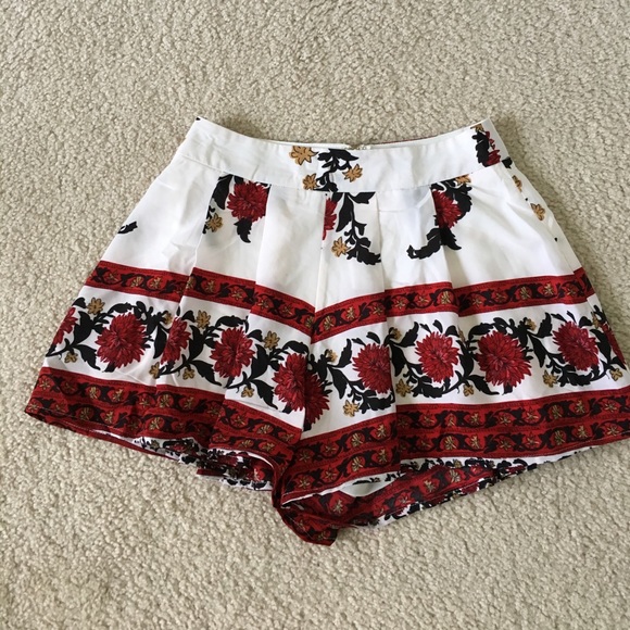 Fashion Nova Pants - Fashion Nova flowy shorts