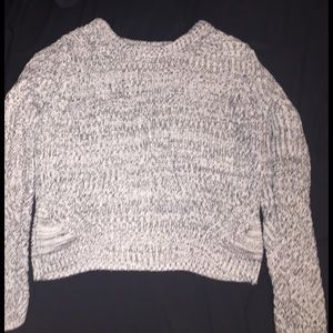 Black and white short sweater