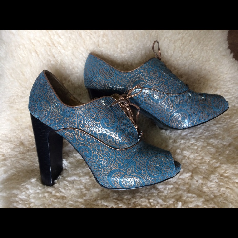 Turquoise and copper/bronze statement heels!