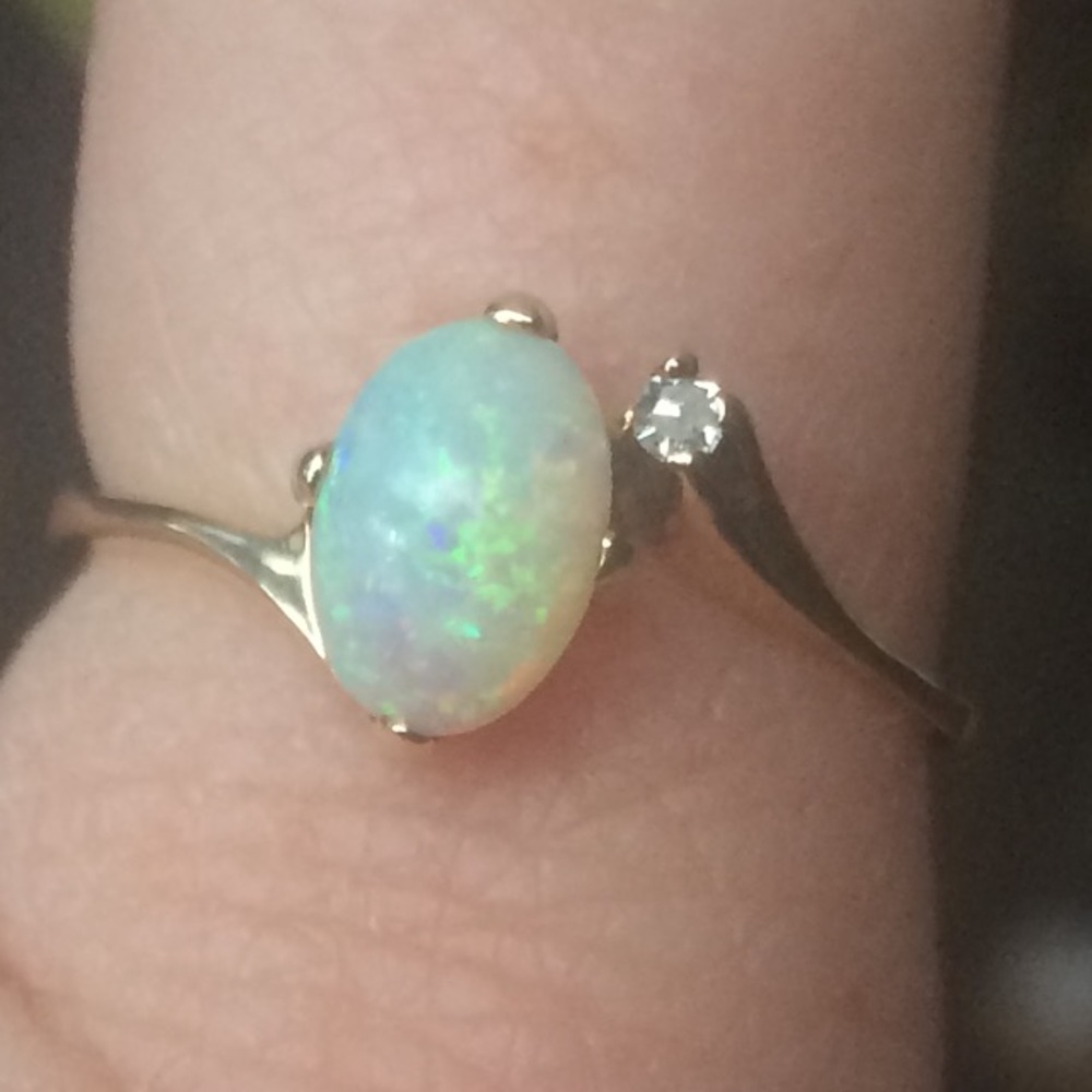 GORGEOUS vintage Opal & Diamond 10k 10 k