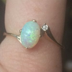 GORGEOUS vintage Opal & Diamond 10k 10 k