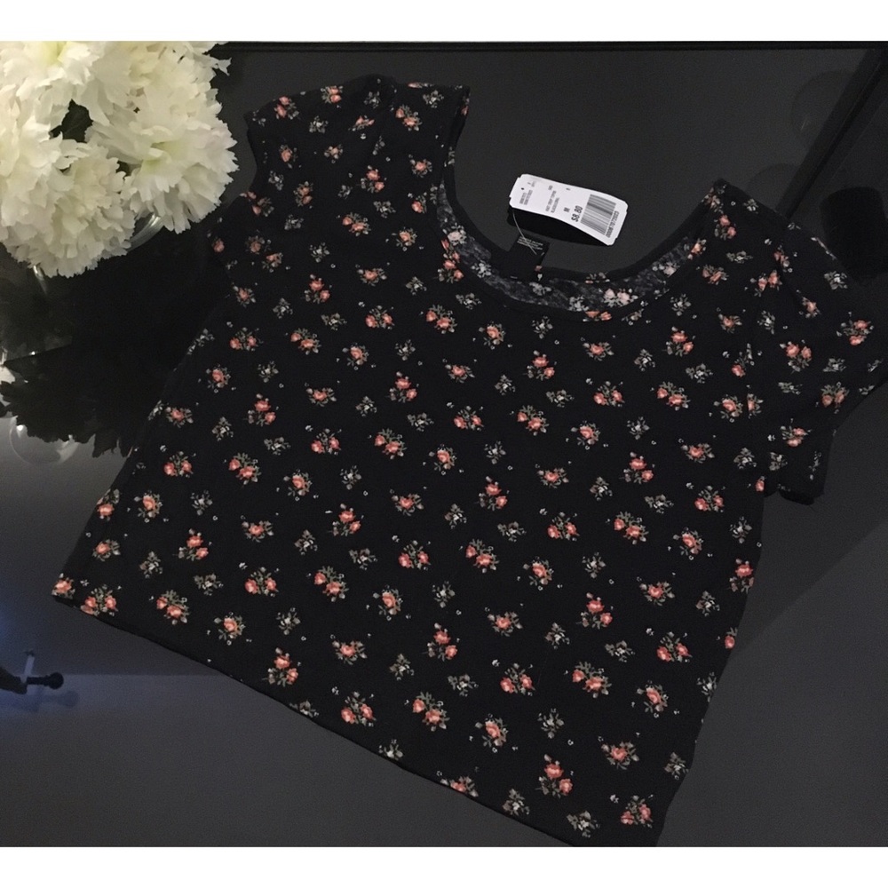 NWT! FOREVER 21 KNIT FLORAL CROP TOP SIZE M