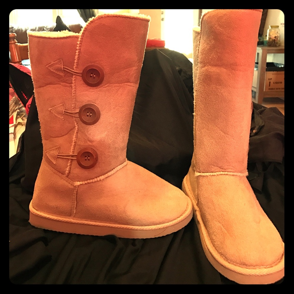 Vanity tan fur boots