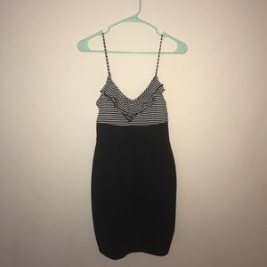 Ruffles top blk & white dress