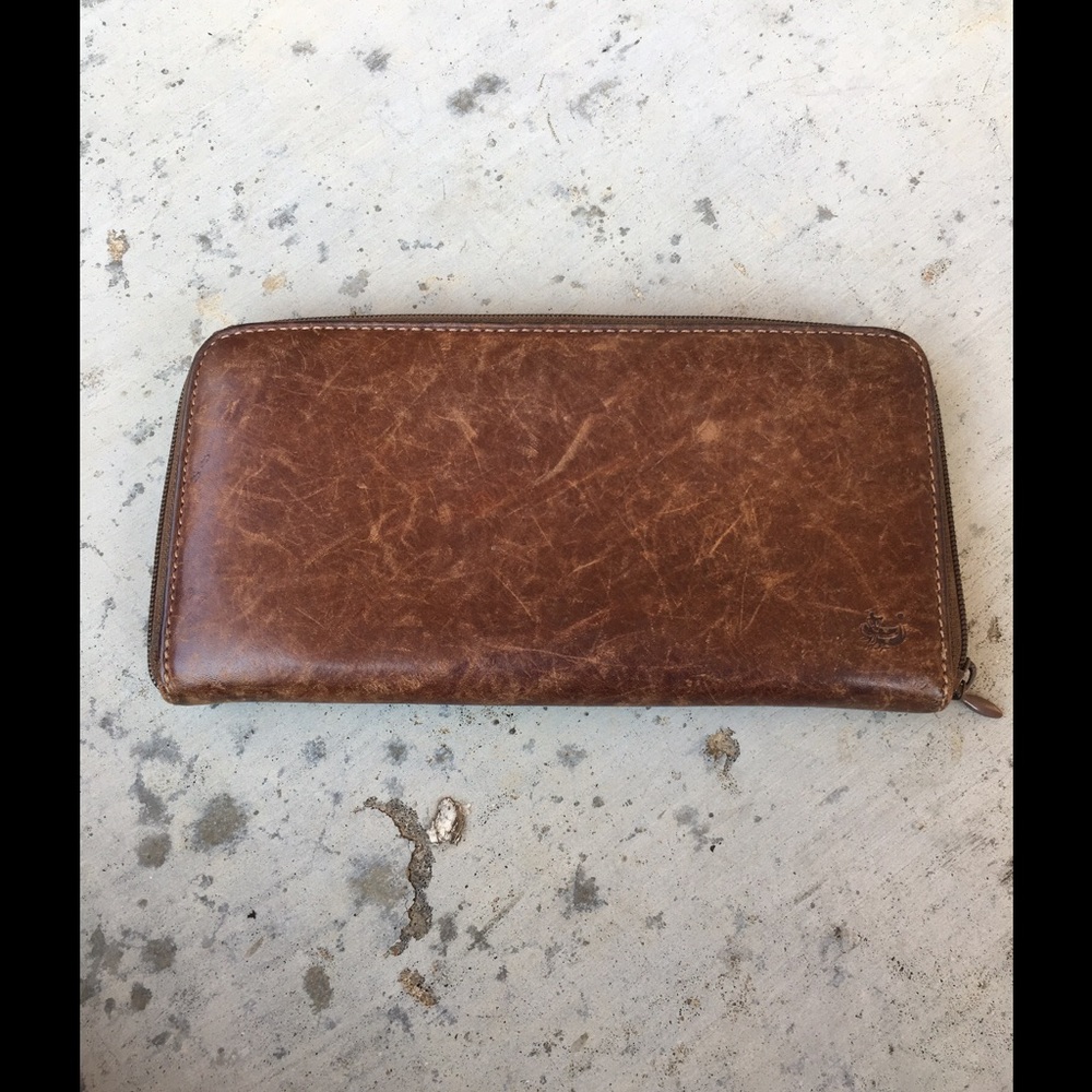 Bass Leather Zip Wallet