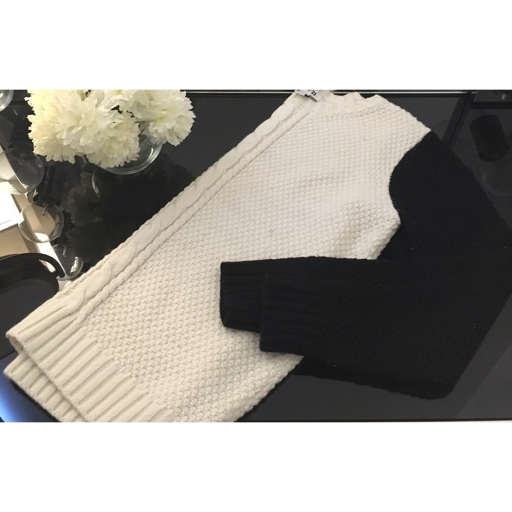 FOREVER 21 TWO TONE SWEATER SIZE L