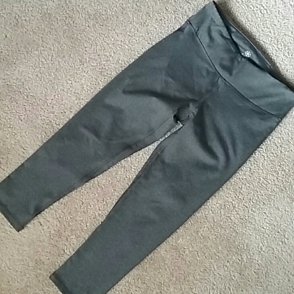 GAIAM workout capris leggings