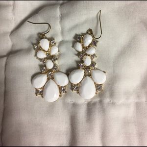 NWOT white Stone and gold earrings