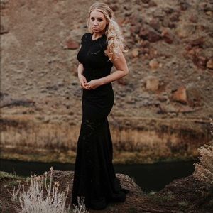 Adrianna Papell black lace formal gown / dress 😍