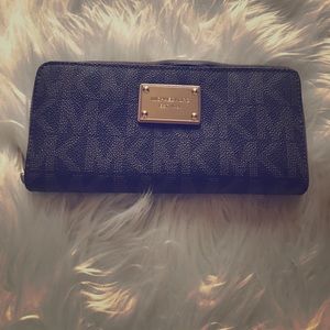 Michael Kors leather wallet with gold hardware!
