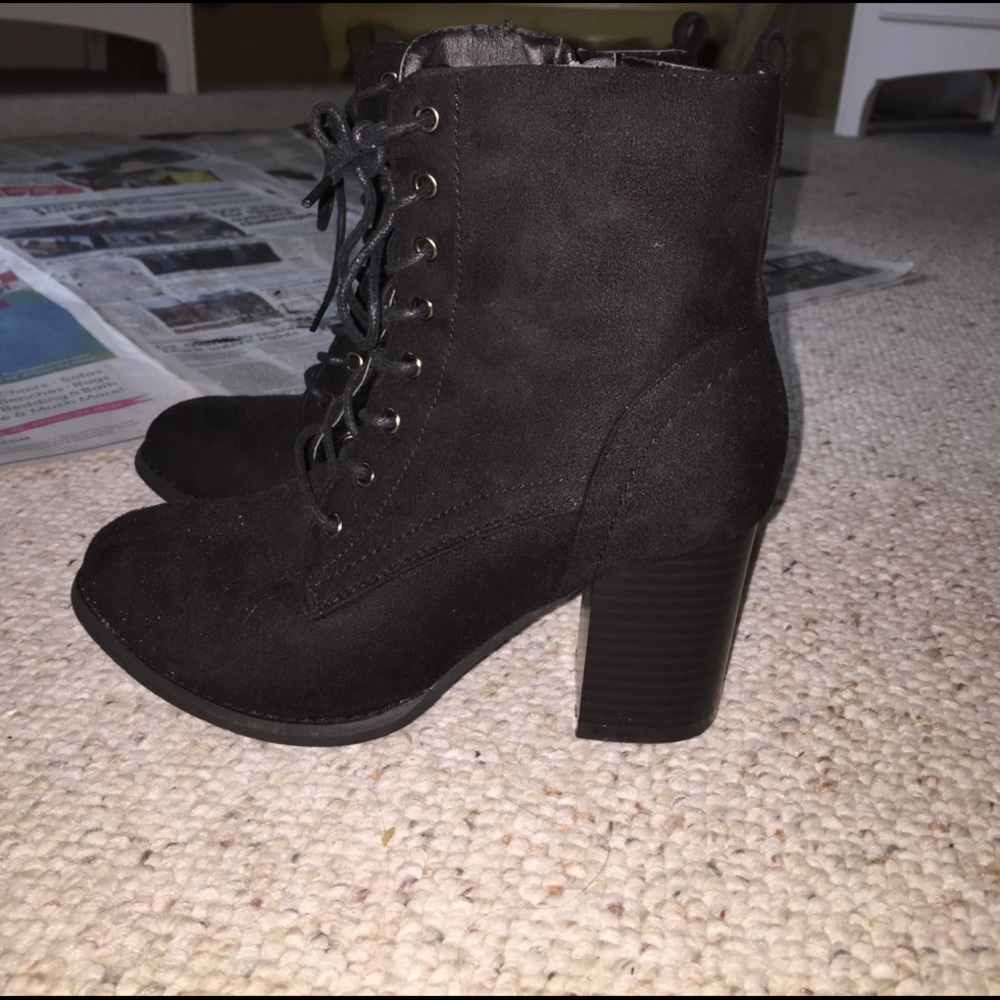 Lace up heeled black boots