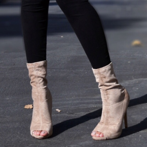 ROXY Black stiletto open toed booties - Picture 3 of 3