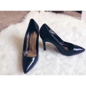 Cathy Jean black leather pointed toe pumps