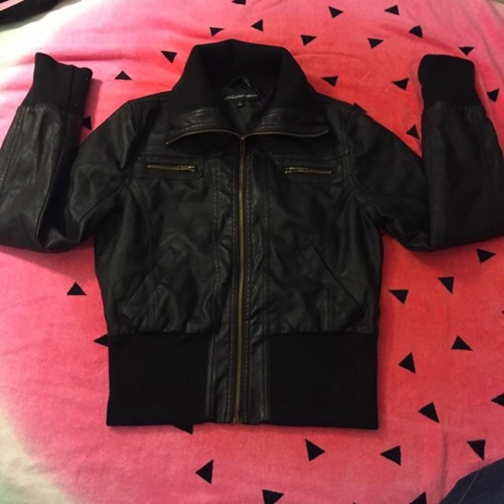 BLACK LEATHER JACKET