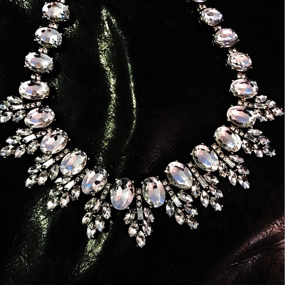 New Clear Crystal Statement Leaf Necklace Gold - Picture 2 of 3