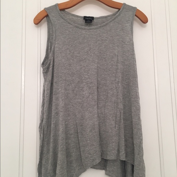 Rue 21 plain tank - Picture 1 of 3
