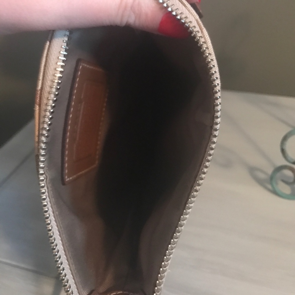 Like new Coach side bag - Picture 3 of 3