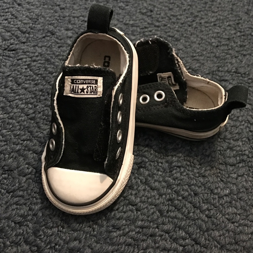 Size 4 Black/White Velcro Converse