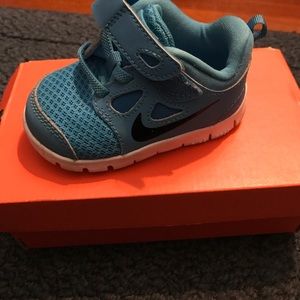 Size 4 Nike Free 5 in Blue