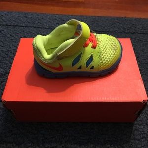 Size 4 Nike Free 5