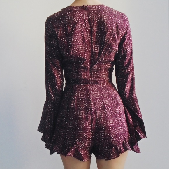 SOLD OUT ❌ Serena Bell Sleeve Romper - Picture 3 of 8