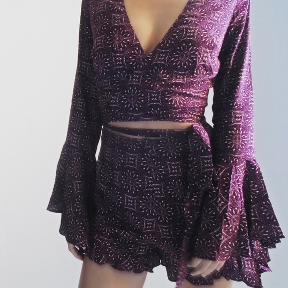 SOLD OUT ❌ Serena Bell Sleeve Romper - Picture 4 of 8