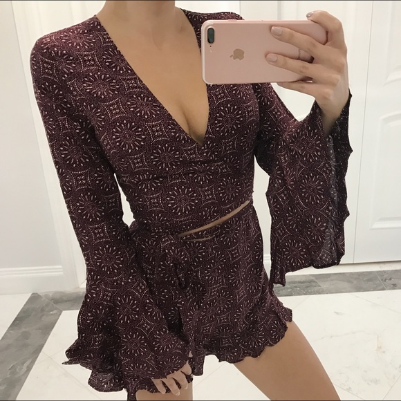 SOLD OUT ❌ Serena Bell Sleeve Romper - Picture 7 of 8