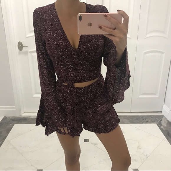 SOLD OUT ❌ Serena Bell Sleeve Romper - Picture 8 of 8