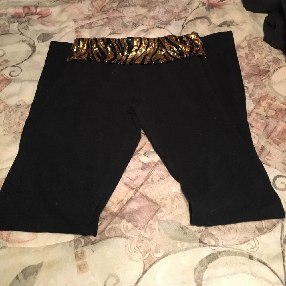 Bling yoga pants 😍