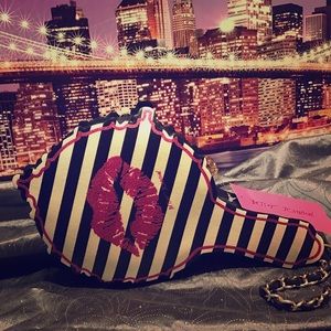 💋Betsy Johnson Wristlet💋