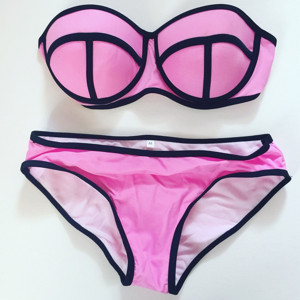 Pink bikini - Picture 1 of 1