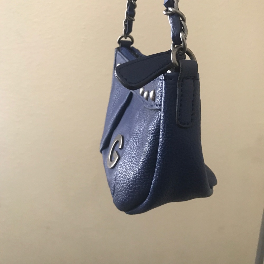 Guess - Picture 2 of 3