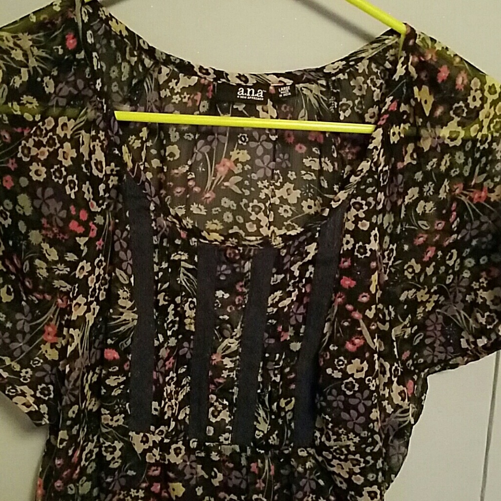 Adorable top! - Picture 3 of 3