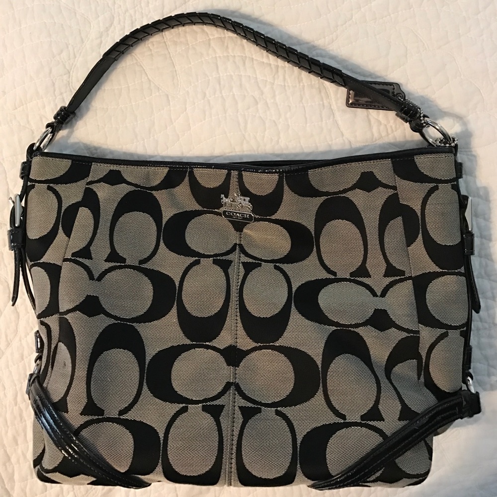 Authentic coach shoulder handbag MAKE AN OFFER!