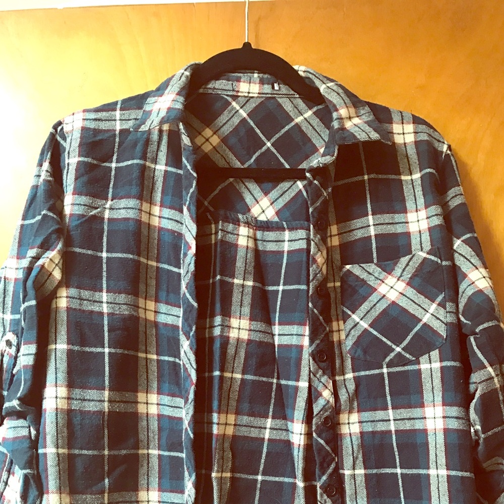 ✨FLASH SALE ⚡️✨ Plaid Button Down