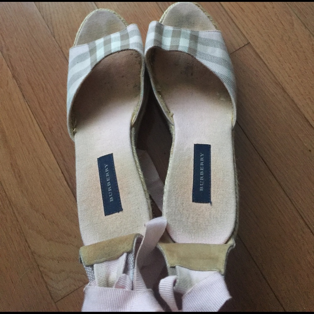 Burberry lace up wedge pink