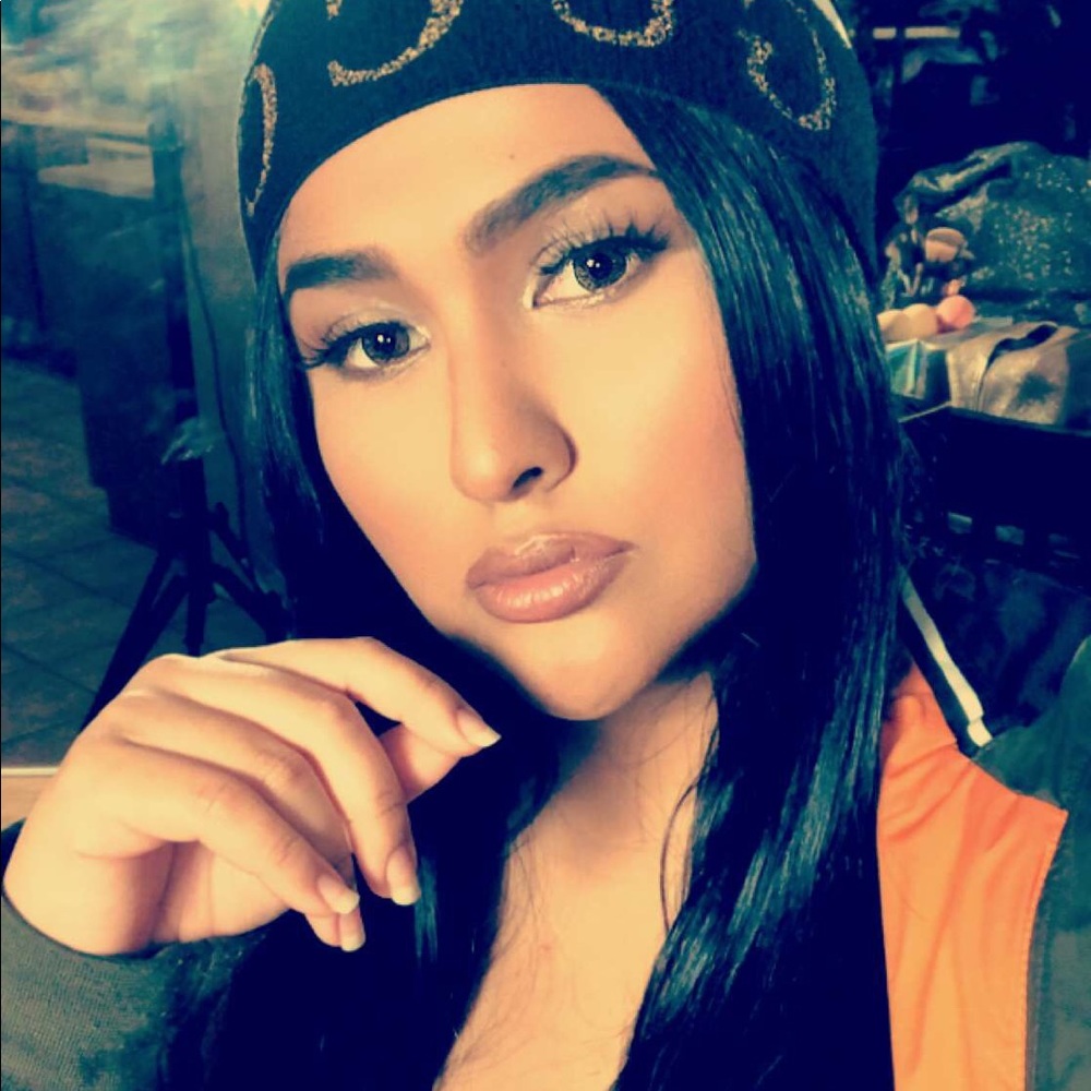 Meet your Posher, Danielle