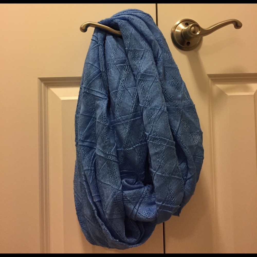 NWOT beautiful blue Infiniti scarf